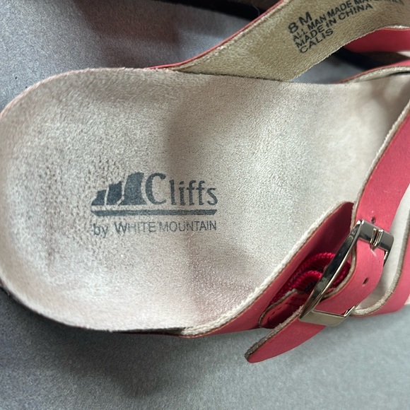 Cliffs by White Mountain. Woman’s Sandel size 8M Coral color / buckle closure - Picture 10 of 11